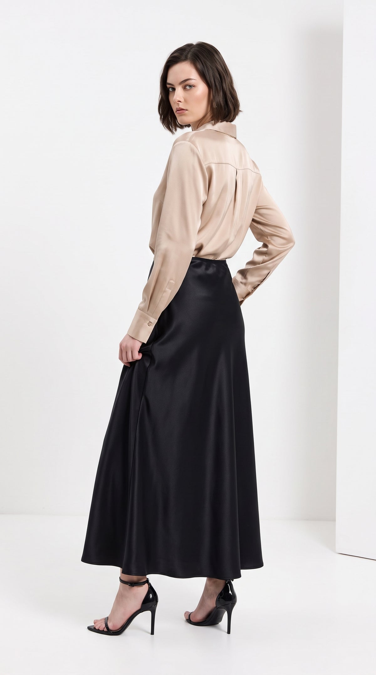 High-Waist Full-Length Satin Skirt in Black  – Elegant Fish Tail Flow Design
